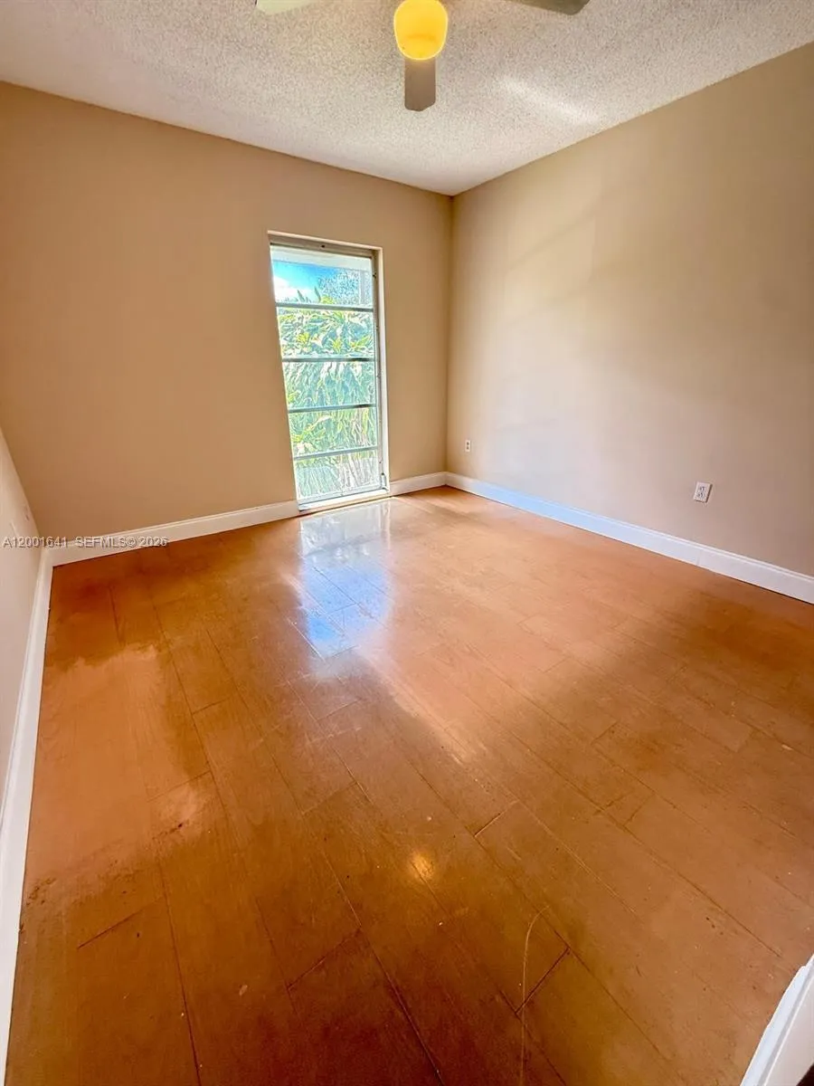 3301 Raleigh St 4d, Hollywood, Florida 33021, Hollywood, Florida 33021, 4 Bedrooms Bedrooms, ,2 BathroomsBathrooms,Residential Lease,For Rent,3301 Raleigh St 4d, Hollywood, Florida 33021,A12001641