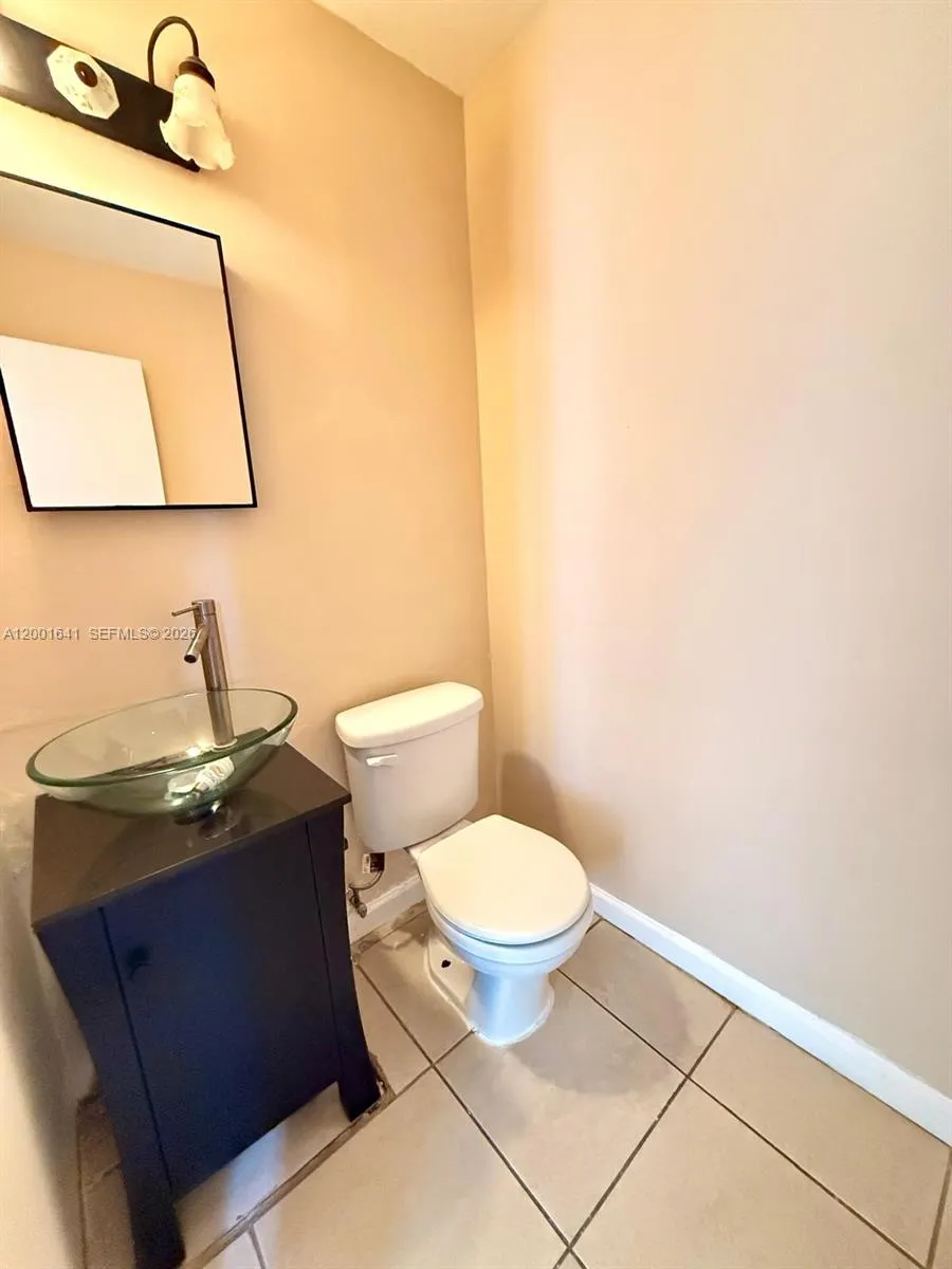 3301 Raleigh St 4d, Hollywood, Florida 33021, Hollywood, Florida 33021, 4 Bedrooms Bedrooms, ,2 BathroomsBathrooms,Residential Lease,For Rent,3301 Raleigh St 4d, Hollywood, Florida 33021,A12001641
