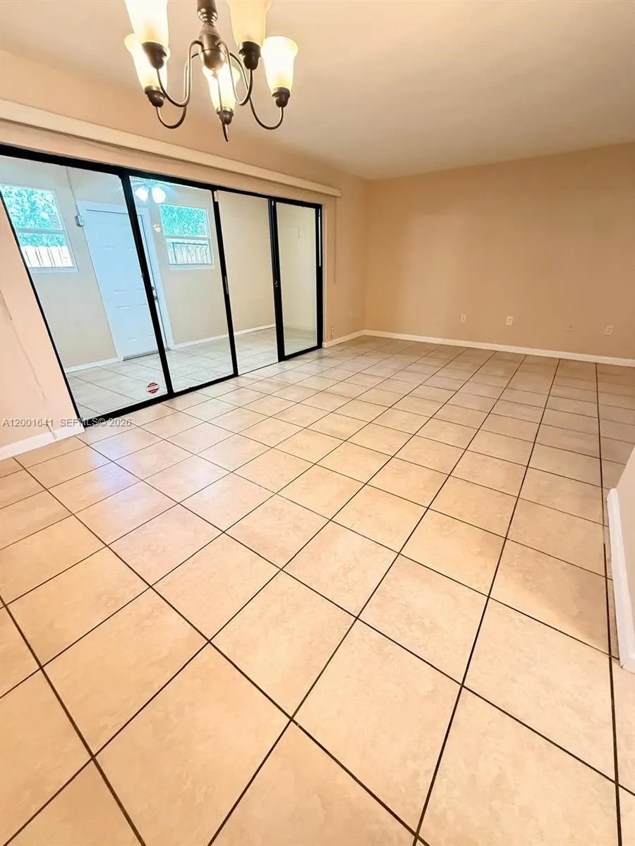 3301 Raleigh St 4d, Hollywood, Florida 33021, Hollywood, Florida 33021, 4 Bedrooms Bedrooms, ,2 BathroomsBathrooms,Residential Lease,For Rent,3301 Raleigh St 4d, Hollywood, Florida 33021,A12001641