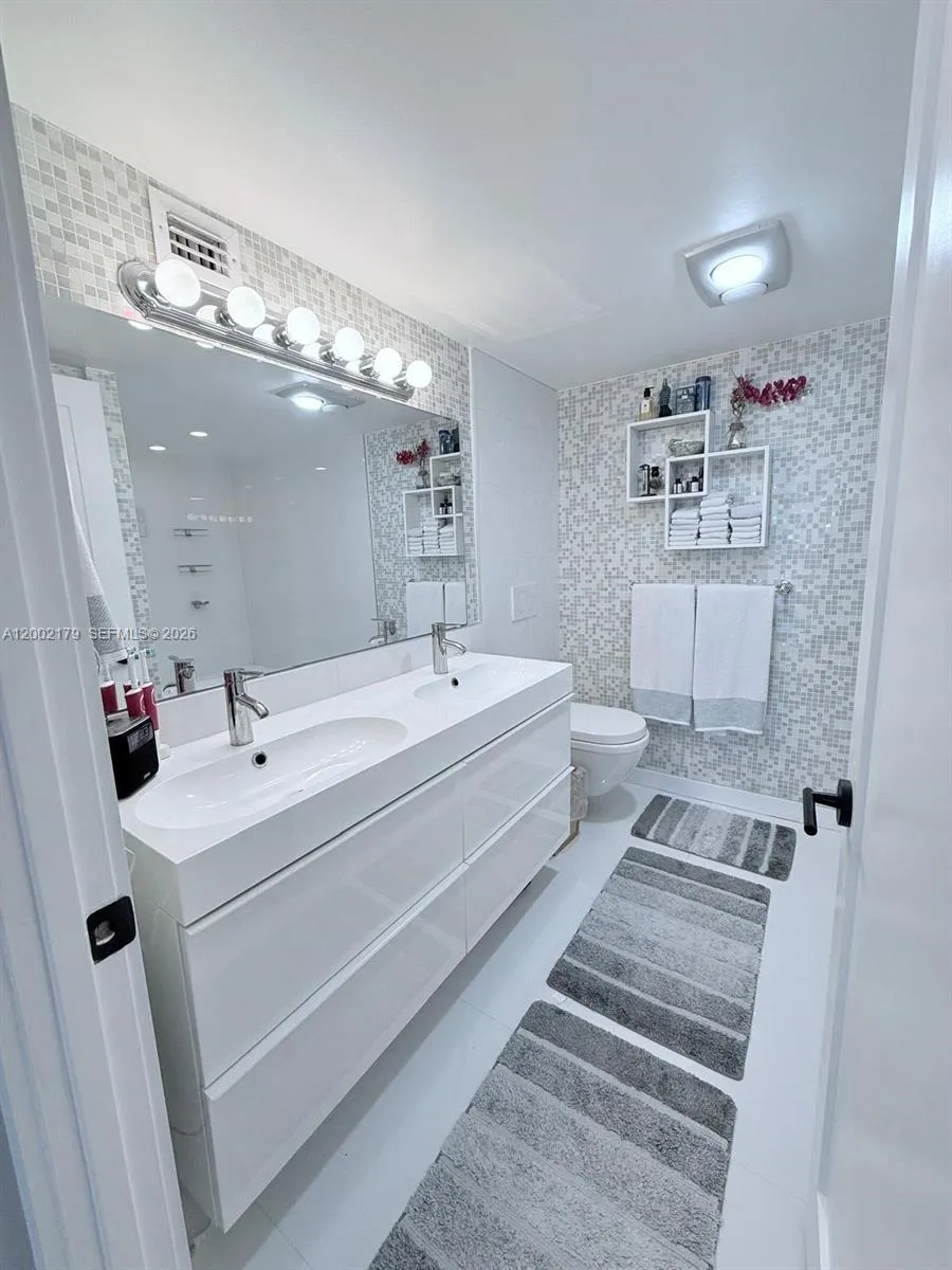 1901 Brickell Ave B1809, Miami, Florida 33129, Miami, Florida 33129, 4 Bedrooms Bedrooms, ,3 BathroomsBathrooms,Residential Lease,For Rent,1901 Brickell Ave B1809, Miami, Florida 33129,A12002179