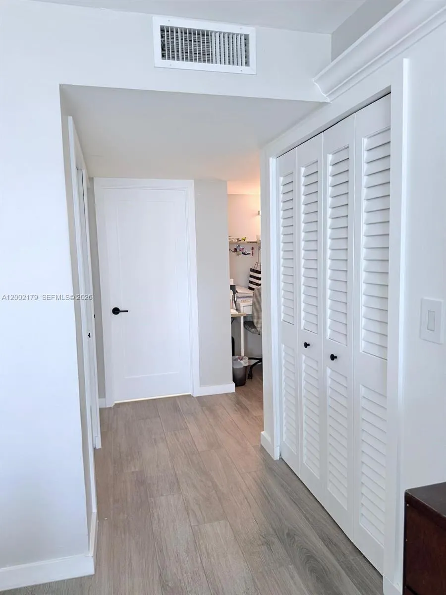 1901 Brickell Ave B1809, Miami, Florida 33129, Miami, Florida 33129, 4 Bedrooms Bedrooms, ,3 BathroomsBathrooms,Residential Lease,For Rent,1901 Brickell Ave B1809, Miami, Florida 33129,A12002179