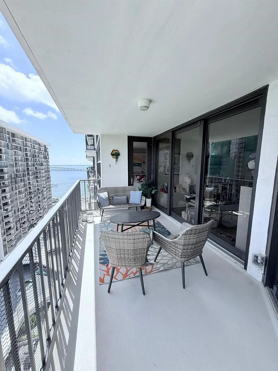 1901 Brickell Ave B1809, Miami, Florida 33129, Miami, Florida 33129, 4 Bedrooms Bedrooms, ,3 BathroomsBathrooms,Residential Lease,For Rent,1901 Brickell Ave B1809, Miami, Florida 33129,A12002179