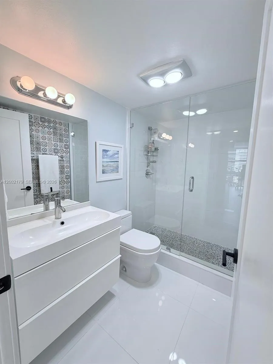 1901 Brickell Ave B1809, Miami, Florida 33129, Miami, Florida 33129, 4 Bedrooms Bedrooms, ,3 BathroomsBathrooms,Residential Lease,For Rent,1901 Brickell Ave B1809, Miami, Florida 33129,A12002179
