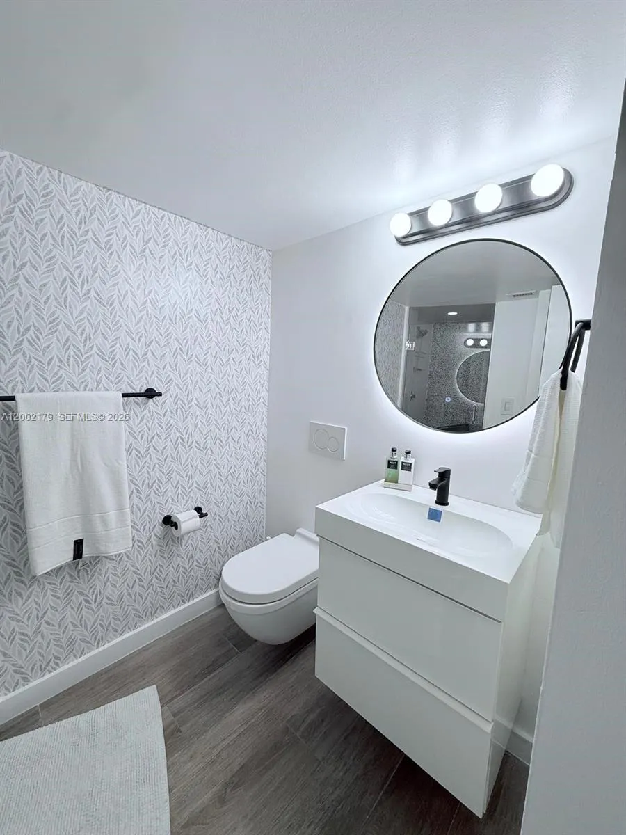 1901 Brickell Ave B1809, Miami, Florida 33129, Miami, Florida 33129, 4 Bedrooms Bedrooms, ,3 BathroomsBathrooms,Residential Lease,For Rent,1901 Brickell Ave B1809, Miami, Florida 33129,A12002179