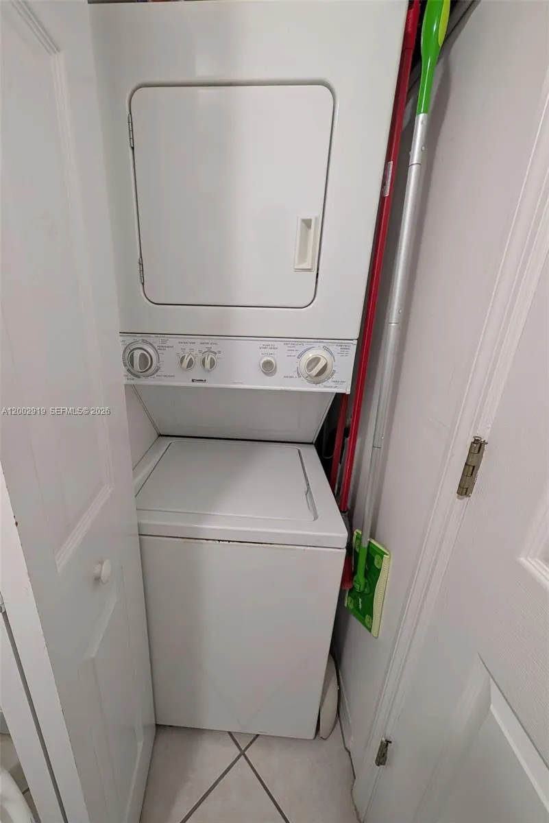 3500 Coral Way 505, Miami, Florida 33145, Miami, Florida 33145, 1 Bedroom Bedrooms, ,1 BathroomBathrooms,Residential Lease,For Rent,3500 Coral Way 505, Miami, Florida 33145,A12002919