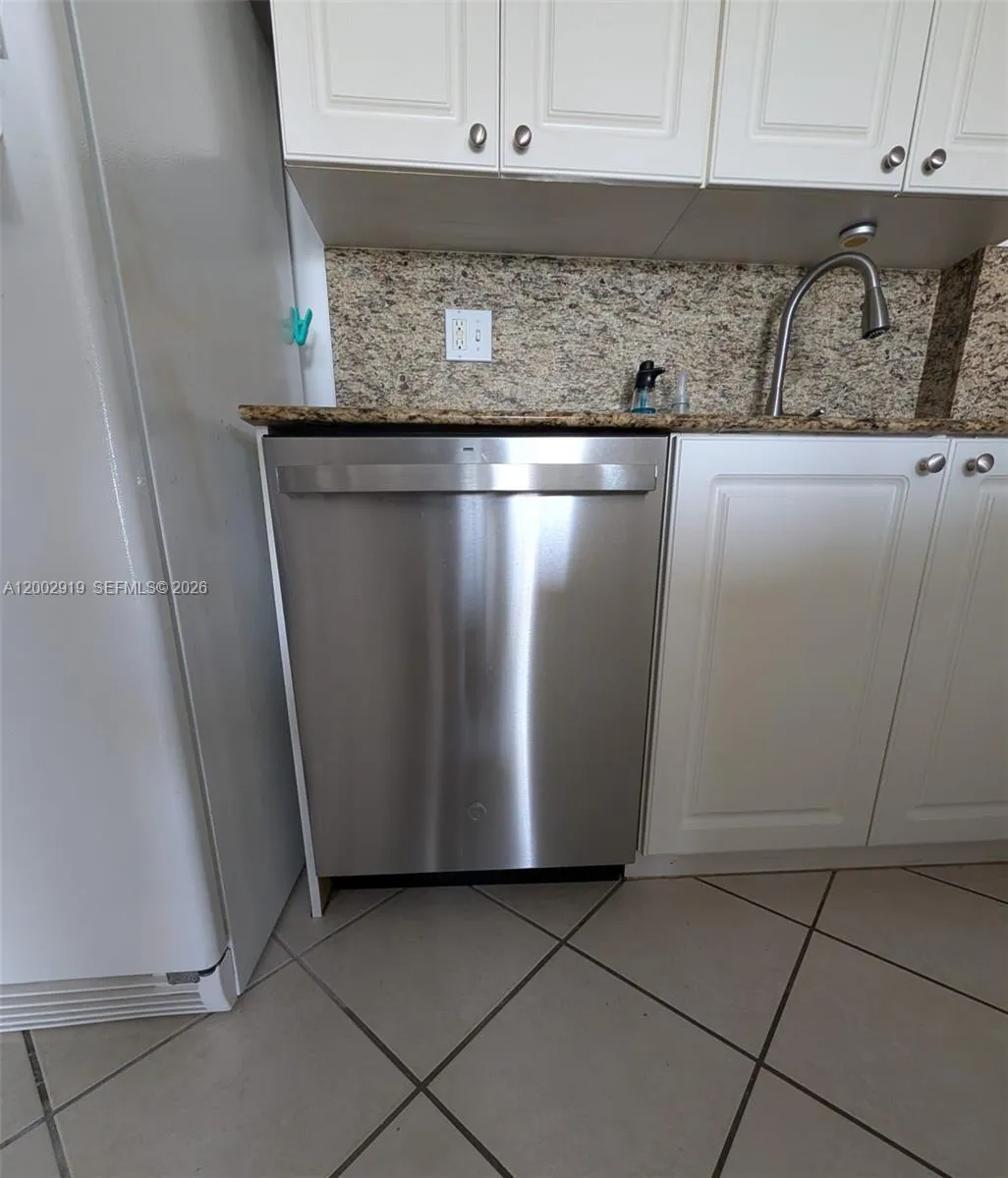 3500 Coral Way 505, Miami, Florida 33145, Miami, Florida 33145, 1 Bedroom Bedrooms, ,1 BathroomBathrooms,Residential Lease,For Rent,3500 Coral Way 505, Miami, Florida 33145,A12002919