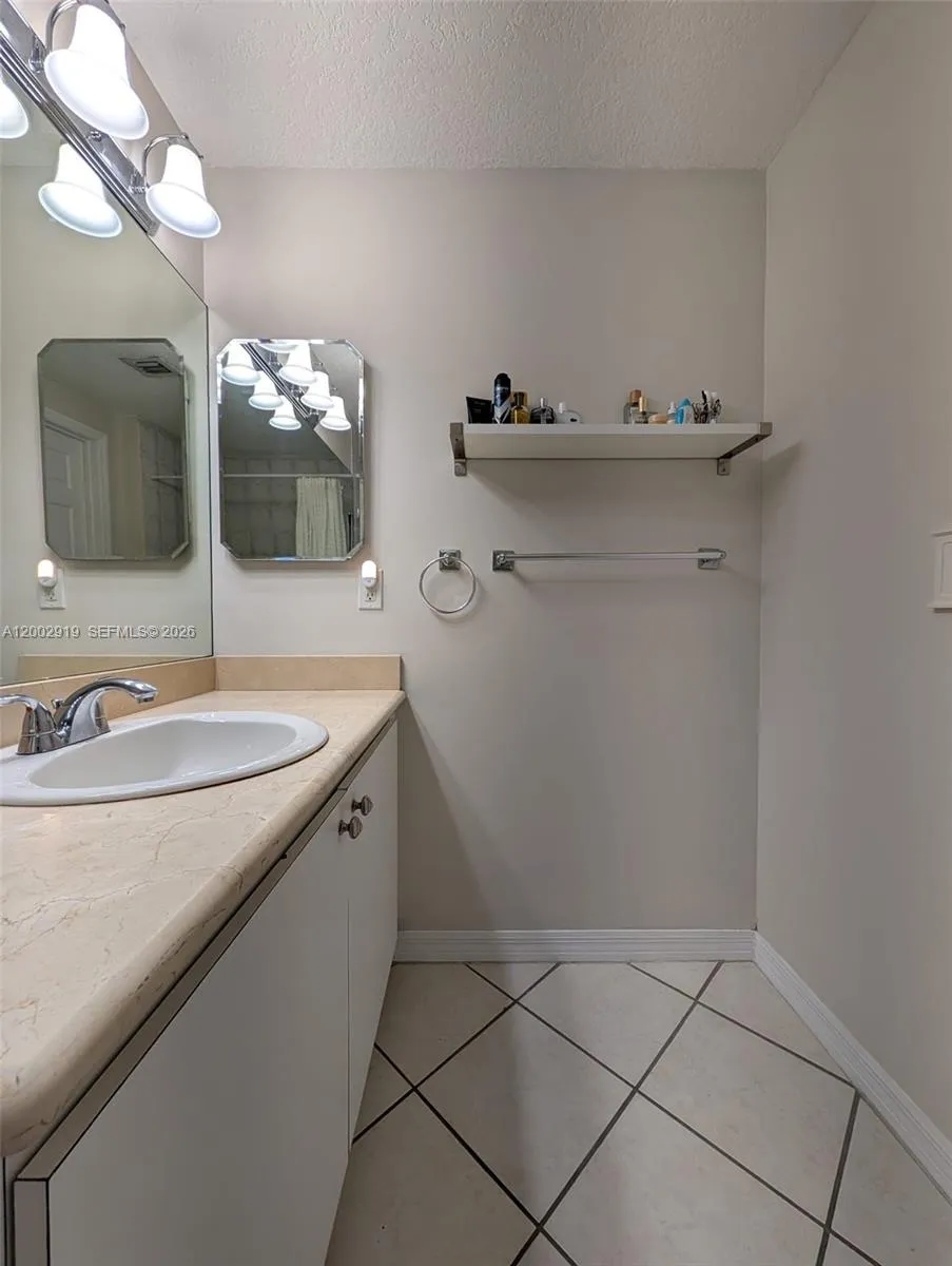 3500 Coral Way 505, Miami, Florida 33145, Miami, Florida 33145, 1 Bedroom Bedrooms, ,1 BathroomBathrooms,Residential Lease,For Rent,3500 Coral Way 505, Miami, Florida 33145,A12002919