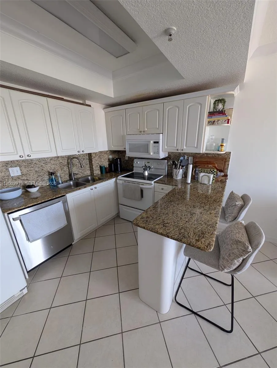 3500 Coral Way 505, Miami, Florida 33145, Miami, Florida 33145, 1 Bedroom Bedrooms, ,1 BathroomBathrooms,Residential Lease,For Rent,3500 Coral Way 505, Miami, Florida 33145,A12002919