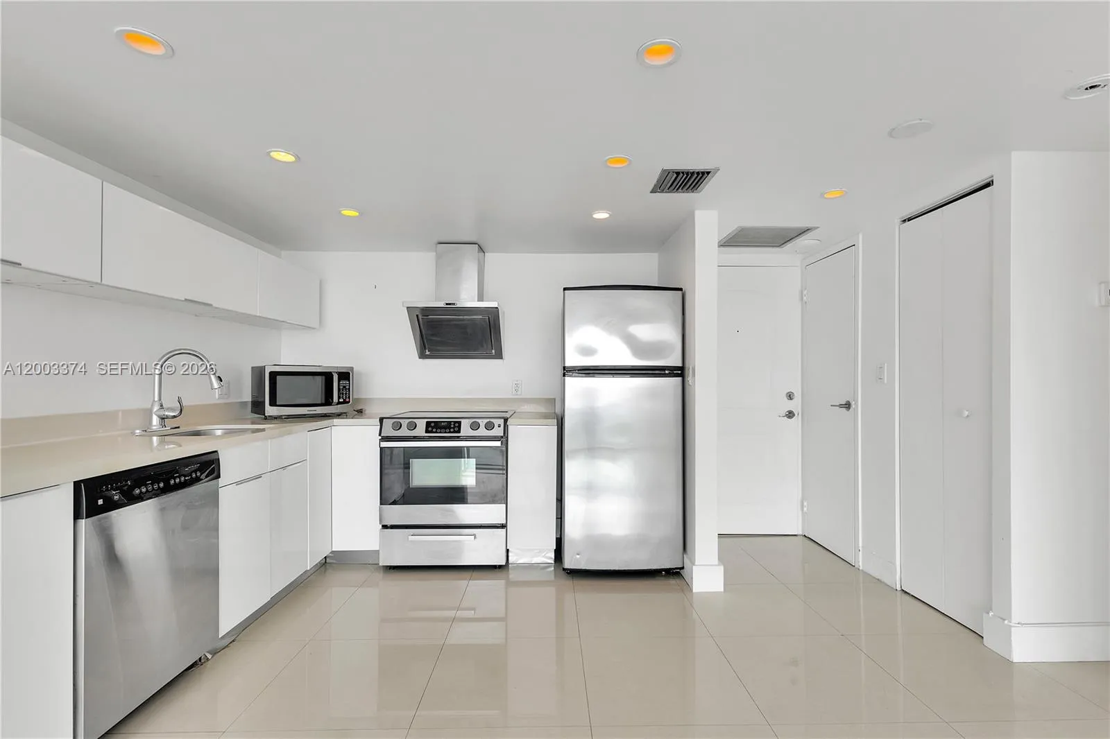 100 Bayview Dr 1002, Sunny Isles Beach, Florida 33, Sunny Isles Beach, Florida 33160, 1 Bedroom Bedrooms, ,1 BathroomBathrooms,Residential Lease,For Rent,100 Bayview Dr 1002, Sunny Isles Beach, Florida 33,A12003374