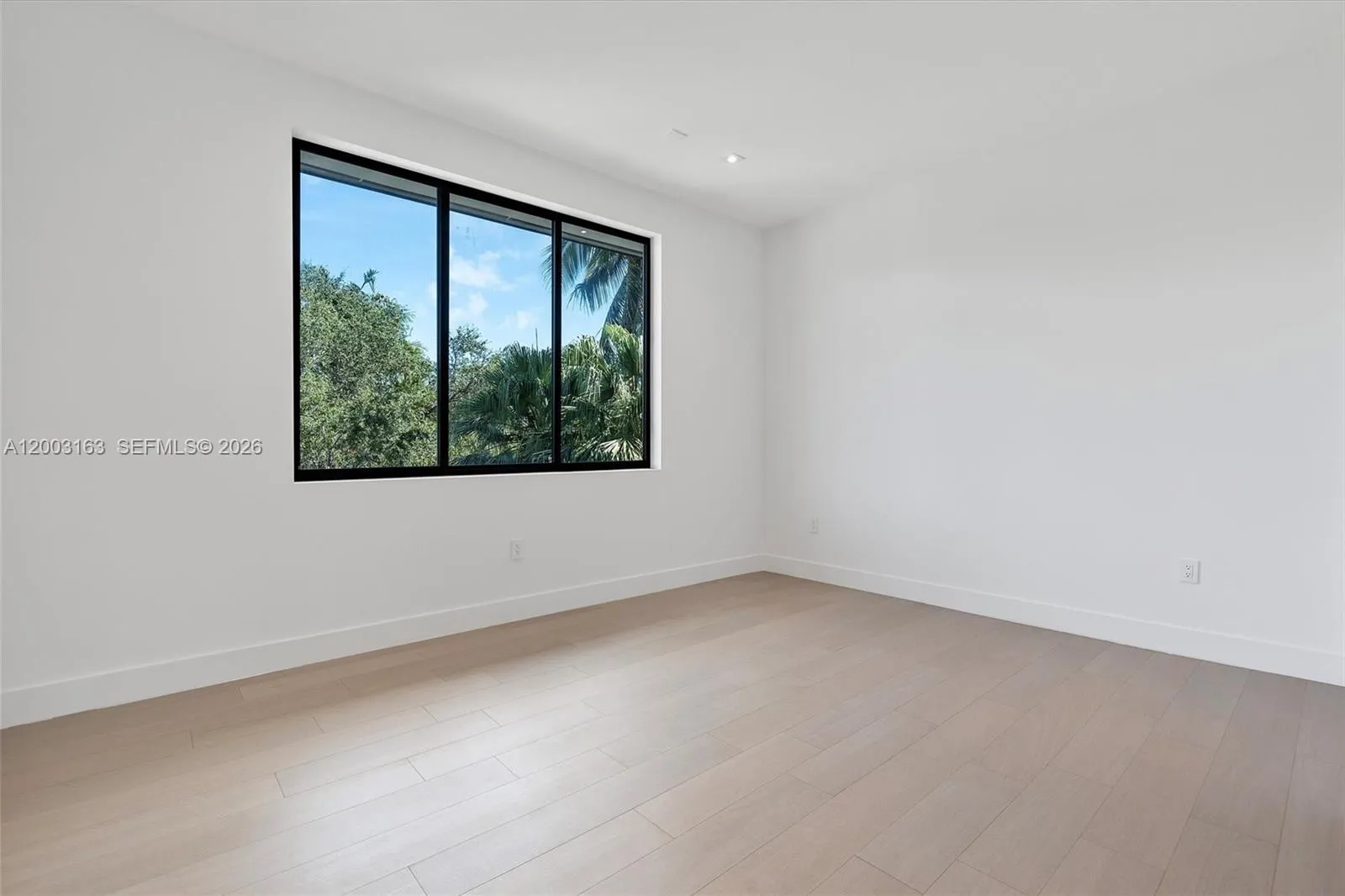 #2 quiet tranquile bedroom with WIC and bathroom