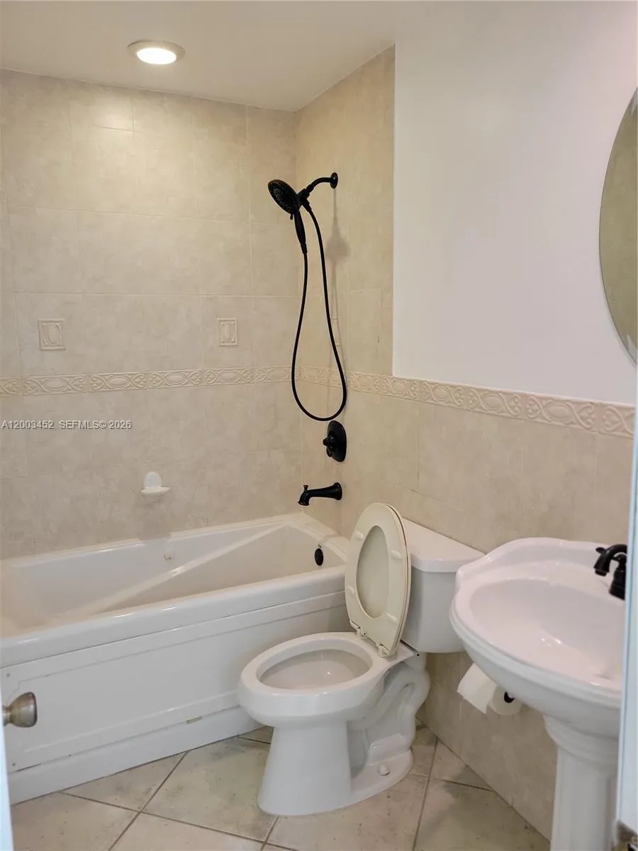 1821 Ne 40th Ct 302, Pompano Beach, Florida 33064, Pompano Beach, Florida 33064, 2 Bedrooms Bedrooms, ,2 BathroomsBathrooms,Residential,For Sale,1821 Ne 40th Ct 302, Pompano Beach, Florida 33064,A12003452