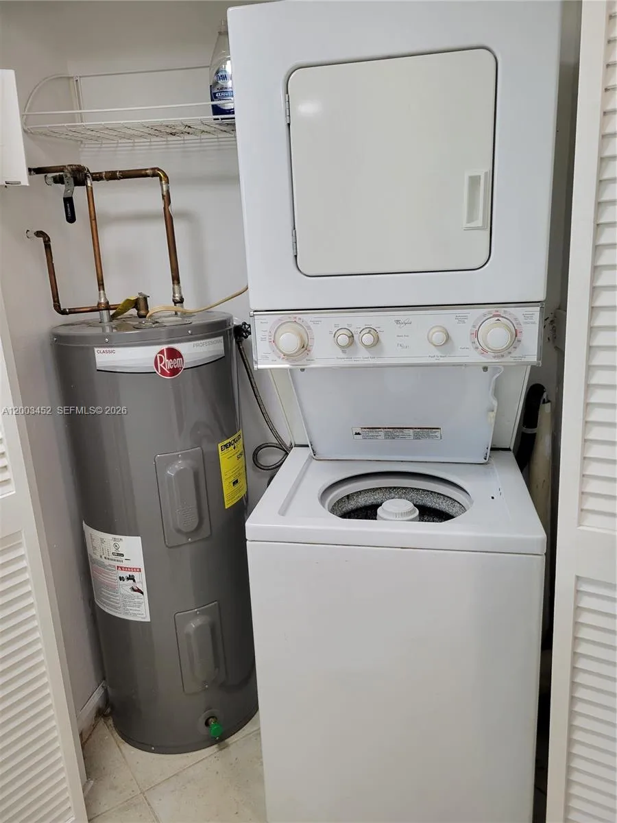 1821 Ne 40th Ct 302, Pompano Beach, Florida 33064, Pompano Beach, Florida 33064, 2 Bedrooms Bedrooms, ,2 BathroomsBathrooms,Residential,For Sale,1821 Ne 40th Ct 302, Pompano Beach, Florida 33064,A12003452