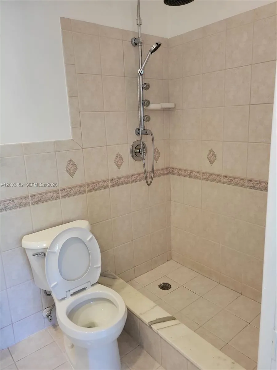 1821 Ne 40th Ct 302, Pompano Beach, Florida 33064, Pompano Beach, Florida 33064, 2 Bedrooms Bedrooms, ,2 BathroomsBathrooms,Residential,For Sale,1821 Ne 40th Ct 302, Pompano Beach, Florida 33064,A12003452