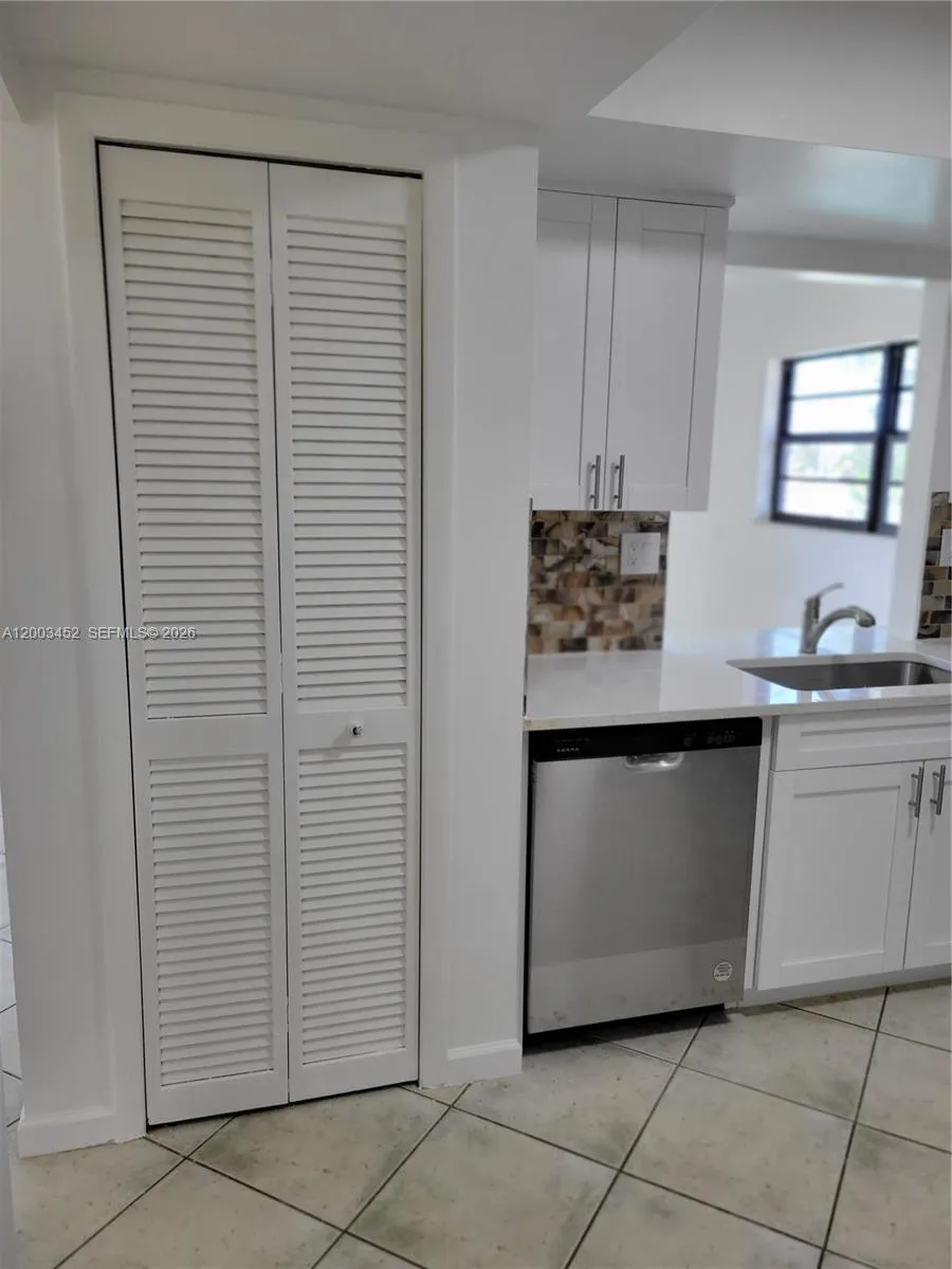 1821 Ne 40th Ct 302, Pompano Beach, Florida 33064, Pompano Beach, Florida 33064, 2 Bedrooms Bedrooms, ,2 BathroomsBathrooms,Residential,For Sale,1821 Ne 40th Ct 302, Pompano Beach, Florida 33064,A12003452