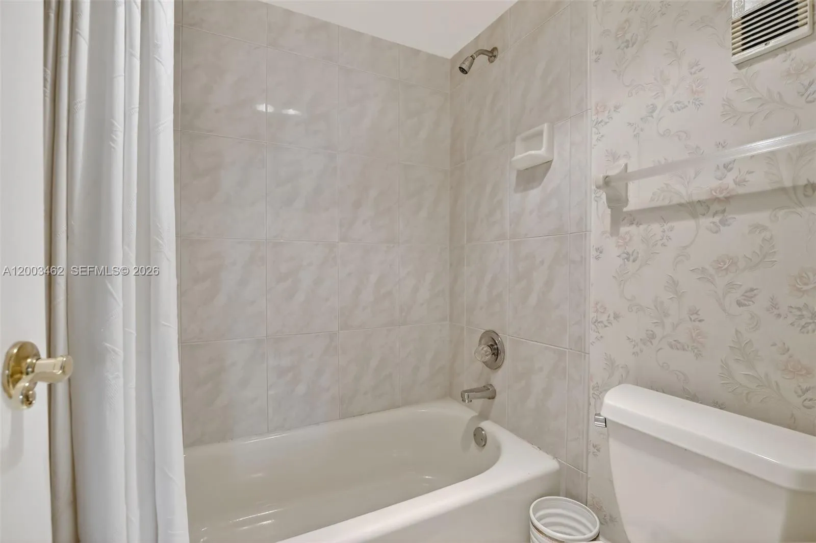 9235 Lagoon Pl 404, Davie, Florida 33324, Davie, Florida 33324, 2 Bedrooms Bedrooms, ,2 BathroomsBathrooms,Residential,For Sale,9235 Lagoon Pl 404, Davie, Florida 33324,A12003462