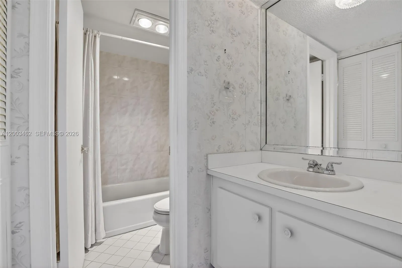9235 Lagoon Pl 404, Davie, Florida 33324, Davie, Florida 33324, 2 Bedrooms Bedrooms, ,2 BathroomsBathrooms,Residential,For Sale,9235 Lagoon Pl 404, Davie, Florida 33324,A12003462