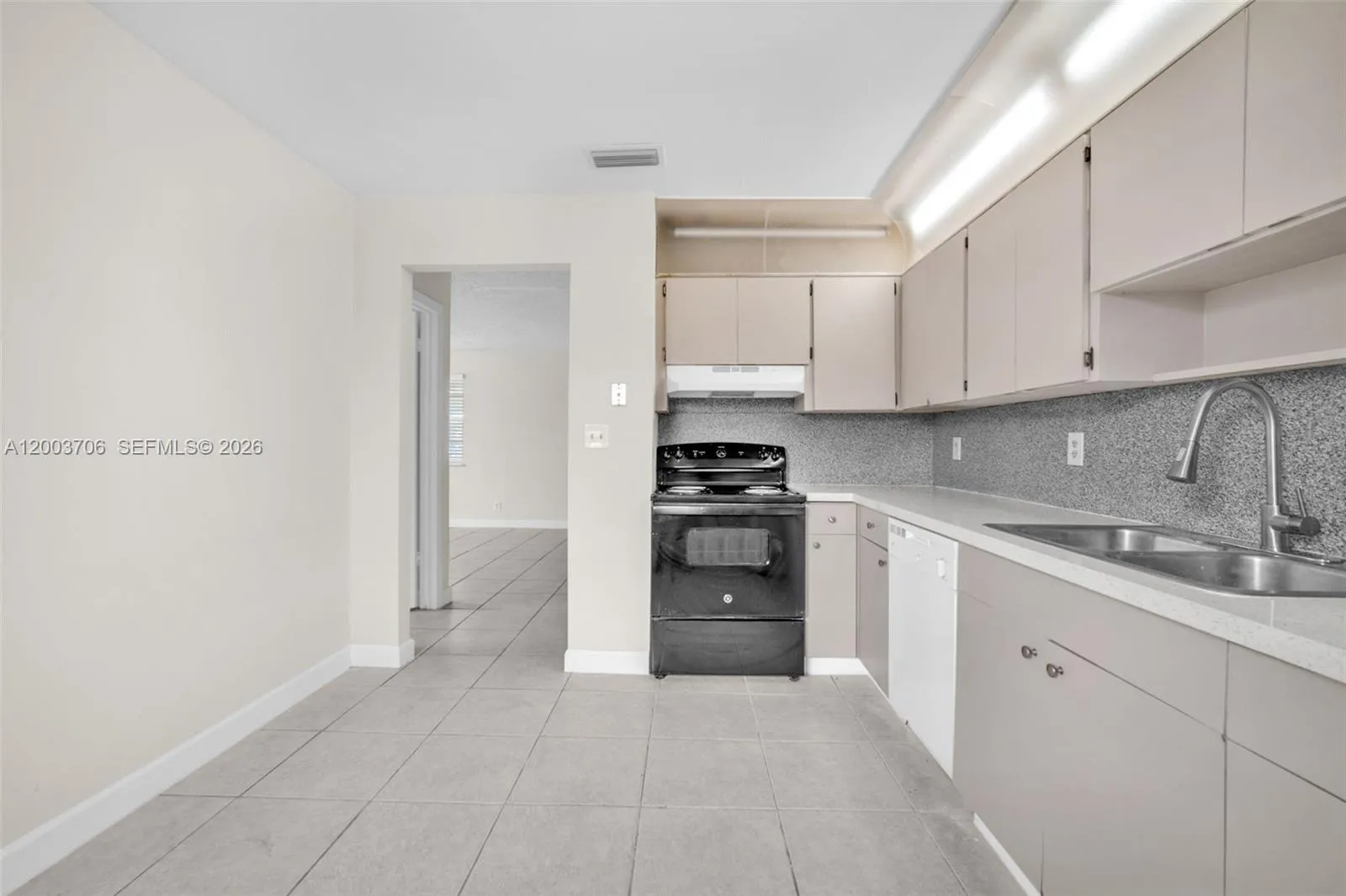 2125 Mckinley St Back, Hollywood, Florida 33020, Hollywood, Florida 33020, 3 Bedrooms Bedrooms, ,2 BathroomsBathrooms,Residential Lease,For Rent,2125 Mckinley St Back, Hollywood, Florida 33020,A12003706