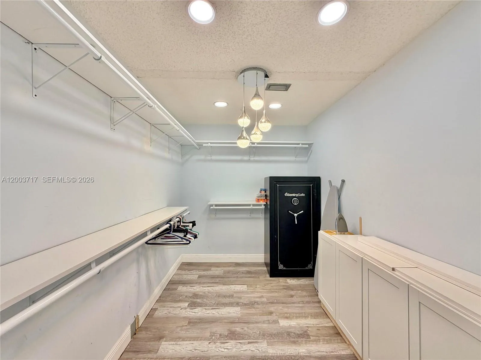 8176 Pine Cir, Tamarac, Florida 33321, Tamarac, Florida 33321, 3 Bedrooms Bedrooms, 1 Room Rooms,2 BathroomsBathrooms,Residential,For Sale,8176 Pine Cir, Tamarac, Florida 33321,A12003717