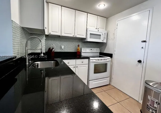 OPEN COUNTER KITCHEN