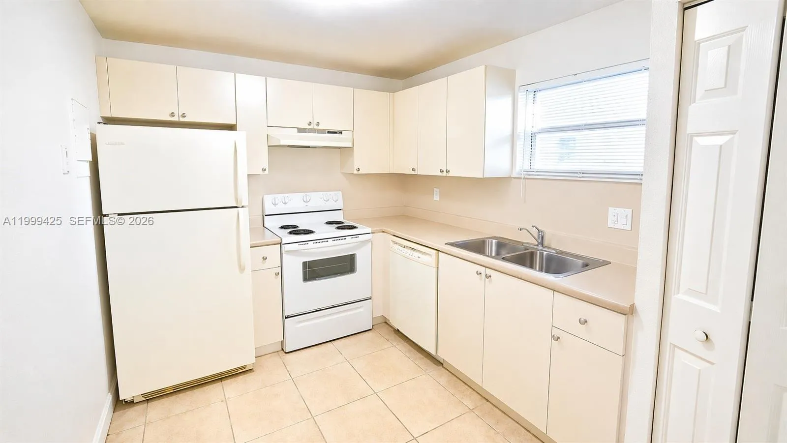 4255 N University Dr 308, Sunrise, Florida 33351, Sunrise, Florida 33351, 2 Bedrooms Bedrooms, ,2 BathroomsBathrooms,Residential Lease,For Rent,4255 N University Dr 308, Sunrise, Florida 33351,A11999425