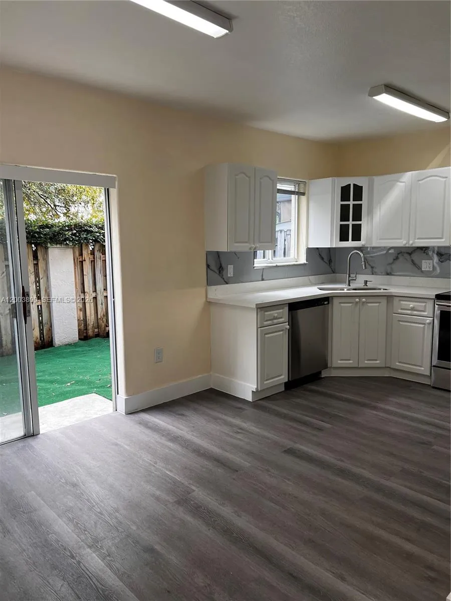8000 W 28th Ct 107, Hialeah, Florida 33018, Hialeah, Florida 33018, 2 Bedrooms Bedrooms, ,2 BathroomsBathrooms,Residential Lease,For Rent,8000 W 28th Ct 107, Hialeah, Florida 33018,A12003899