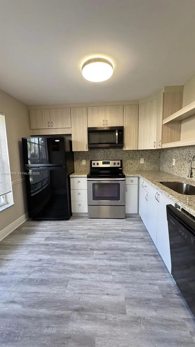 12153 Nw 36th Pl 2-l, Sunrise, Florida 33323, Sunrise, Florida 33323, 1 Bedroom Bedrooms, ,1 BathroomBathrooms,Residential Lease,For Rent,12153 Nw 36th Pl 2-l, Sunrise, Florida 33323,A12003930