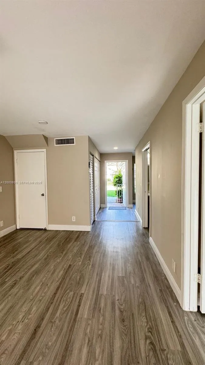 12153 Nw 36th Pl 2-l, Sunrise, Florida 33323, Sunrise, Florida 33323, 1 Bedroom Bedrooms, ,1 BathroomBathrooms,Residential Lease,For Rent,12153 Nw 36th Pl 2-l, Sunrise, Florida 33323,A12003930