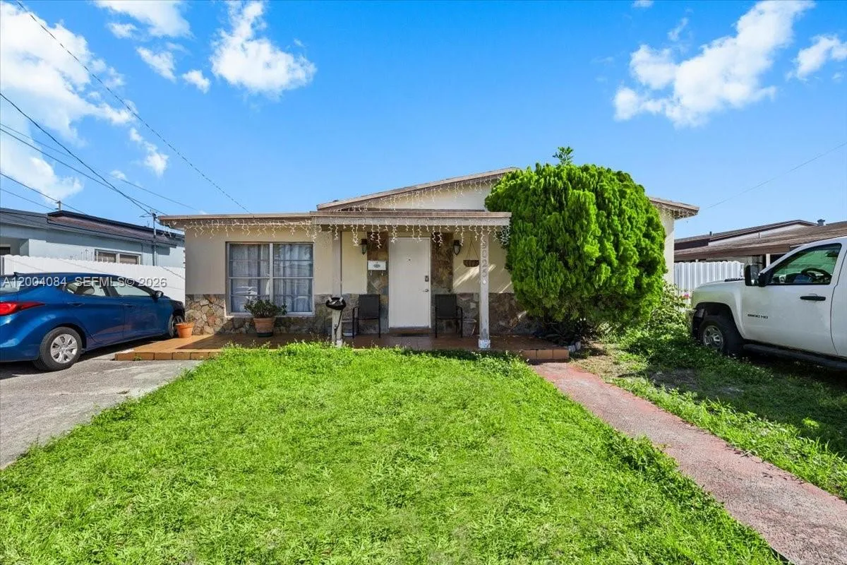 9025 Sw 36th St, Miami, Florida 33165, Miami, Florida 33165, 3 Bedrooms Bedrooms, ,2 BathroomsBathrooms,Residential,For Sale,9025 Sw 36th St, Miami, Florida 33165,A12004084
