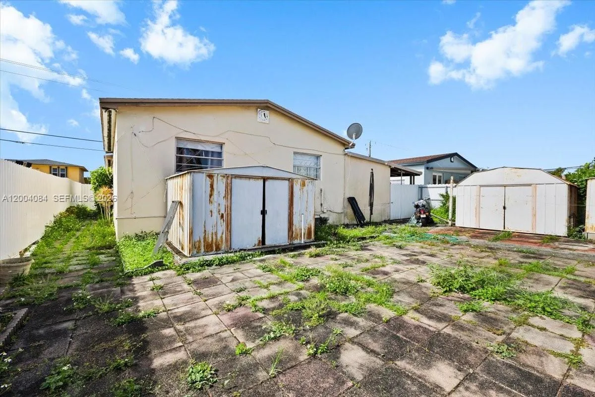 9025 Sw 36th St, Miami, Florida 33165, Miami, Florida 33165, 3 Bedrooms Bedrooms, ,2 BathroomsBathrooms,Residential,For Sale,9025 Sw 36th St, Miami, Florida 33165,A12004084