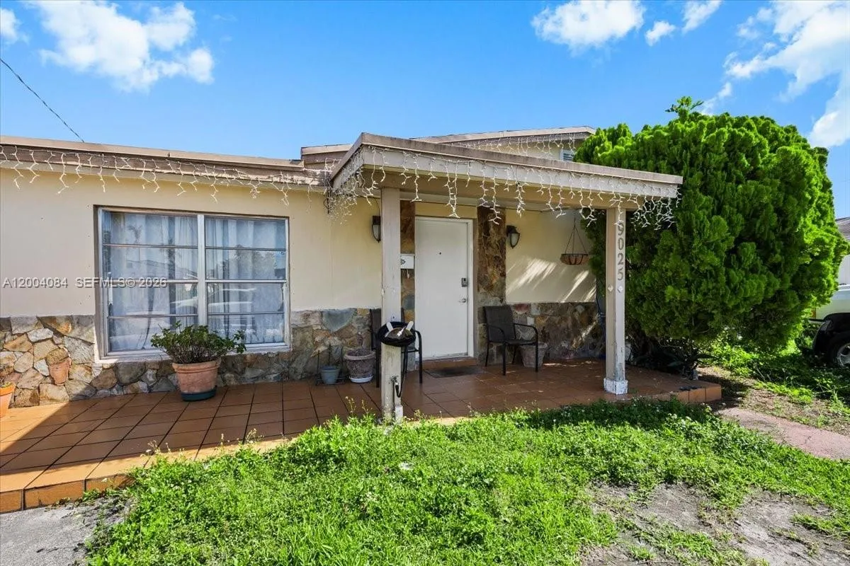 9025 Sw 36th St, Miami, Florida 33165, Miami, Florida 33165, 3 Bedrooms Bedrooms, ,2 BathroomsBathrooms,Residential,For Sale,9025 Sw 36th St, Miami, Florida 33165,A12004084
