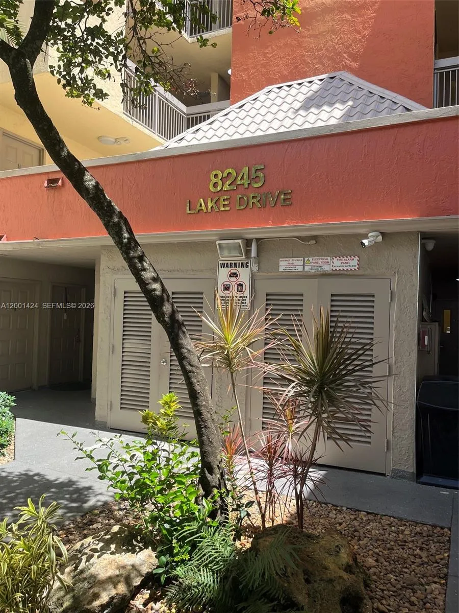 8245 Lake Dr 301, Doral, Florida 33166, Doral, Florida 33166, 1 Bedroom Bedrooms, ,1 BathroomBathrooms,Residential Lease,For Rent,8245 Lake Dr 301, Doral, Florida 33166,A12001424
