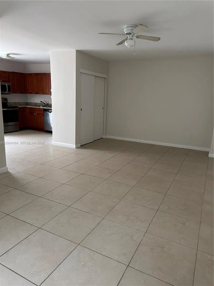 2060 Hollywood Blvd 2, Hollywood, Florida 33020, Hollywood, Florida 33020, 1 Bedroom Bedrooms, ,1 BathroomBathrooms,Residential Lease,For Rent,2060 Hollywood Blvd 2, Hollywood, Florida 33020,A12004194