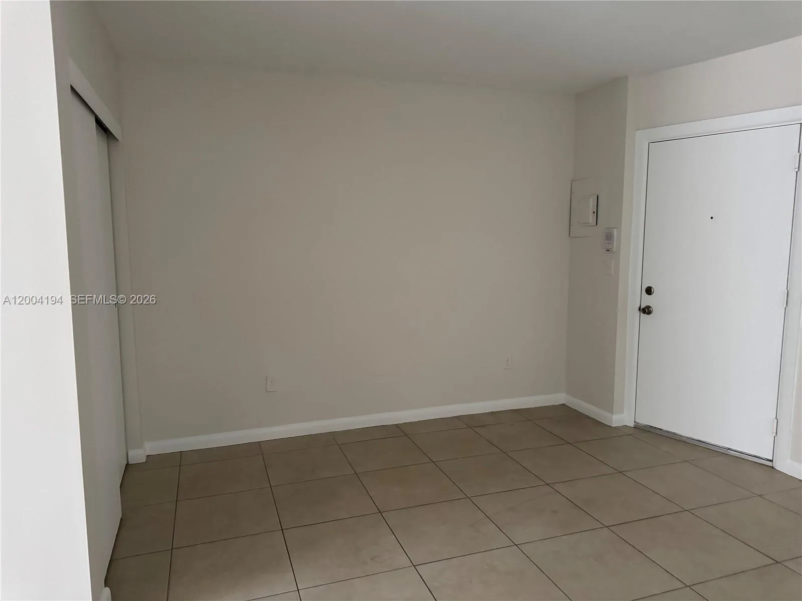 2060 Hollywood Blvd 2, Hollywood, Florida 33020, Hollywood, Florida 33020, 1 Bedroom Bedrooms, ,1 BathroomBathrooms,Residential Lease,For Rent,2060 Hollywood Blvd 2, Hollywood, Florida 33020,A12004194