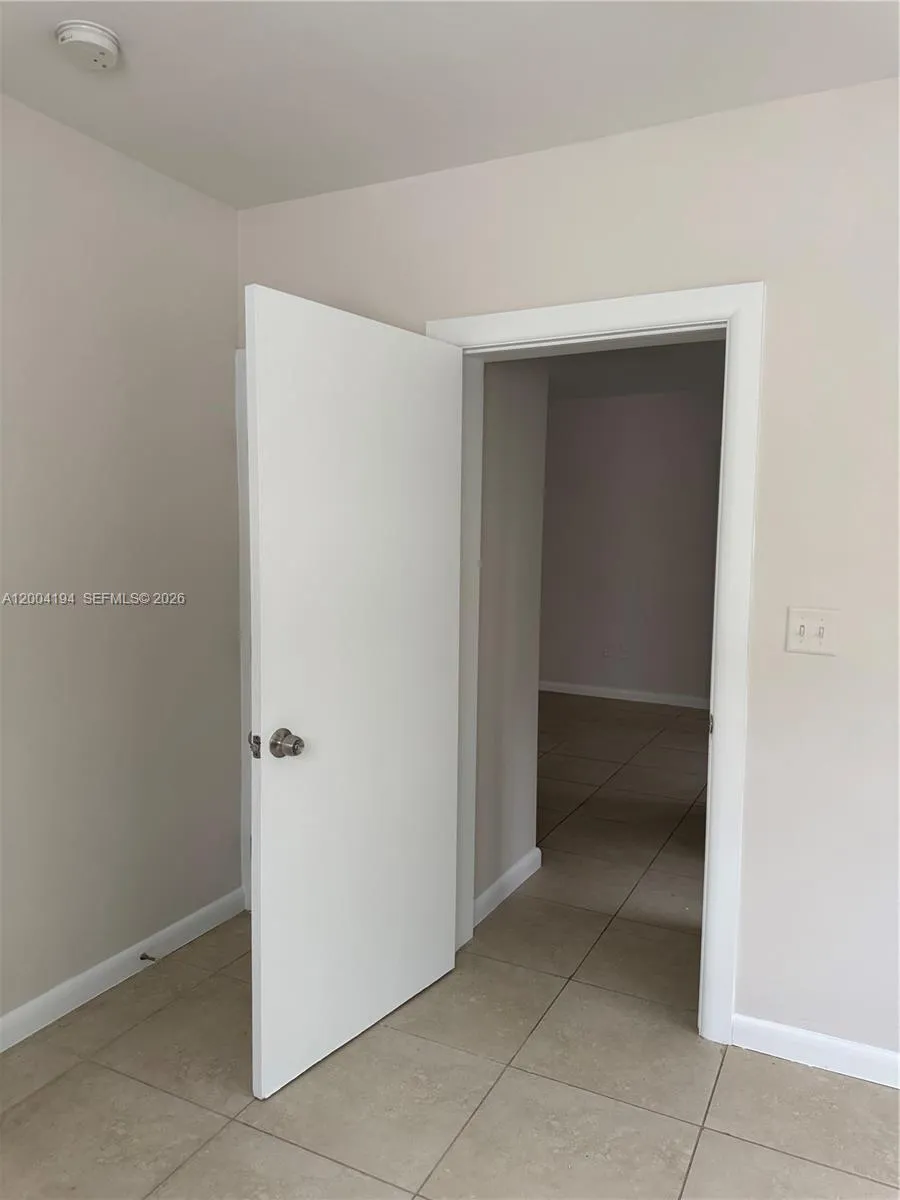 2060 Hollywood Blvd 2, Hollywood, Florida 33020, Hollywood, Florida 33020, 1 Bedroom Bedrooms, ,1 BathroomBathrooms,Residential Lease,For Rent,2060 Hollywood Blvd 2, Hollywood, Florida 33020,A12004194
