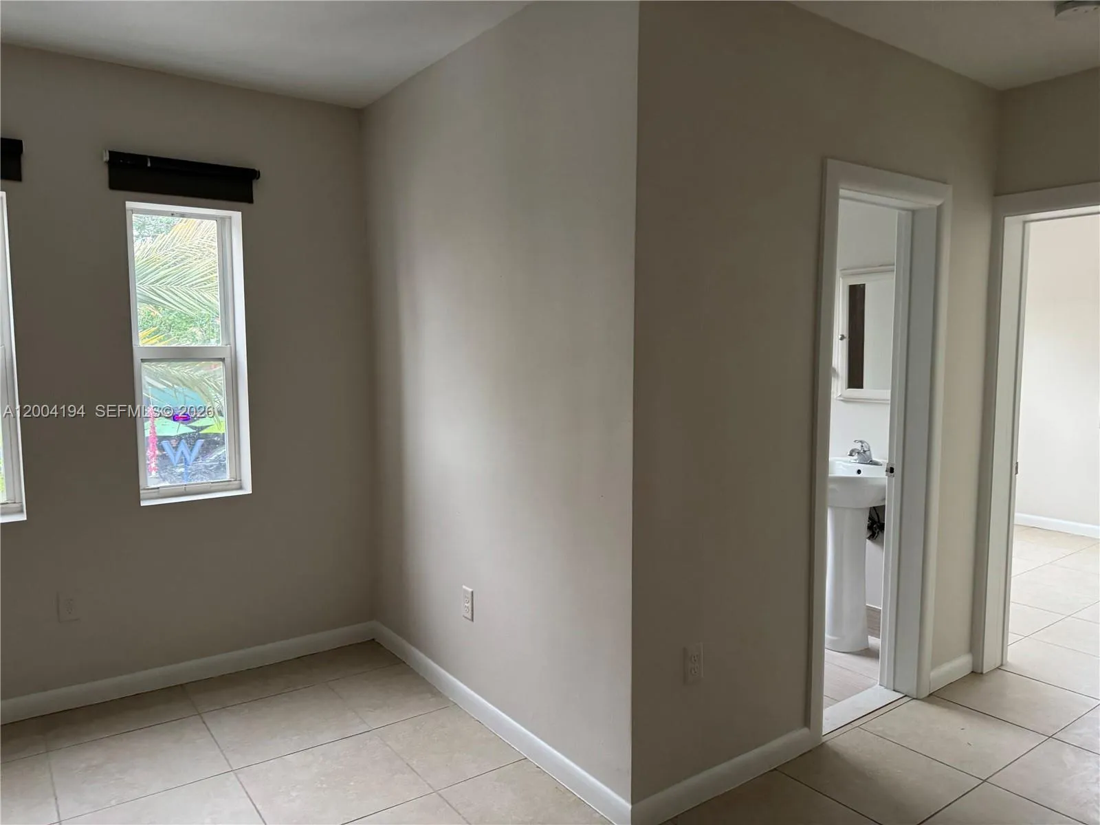2060 Hollywood Blvd 2, Hollywood, Florida 33020, Hollywood, Florida 33020, 1 Bedroom Bedrooms, ,1 BathroomBathrooms,Residential Lease,For Rent,2060 Hollywood Blvd 2, Hollywood, Florida 33020,A12004194