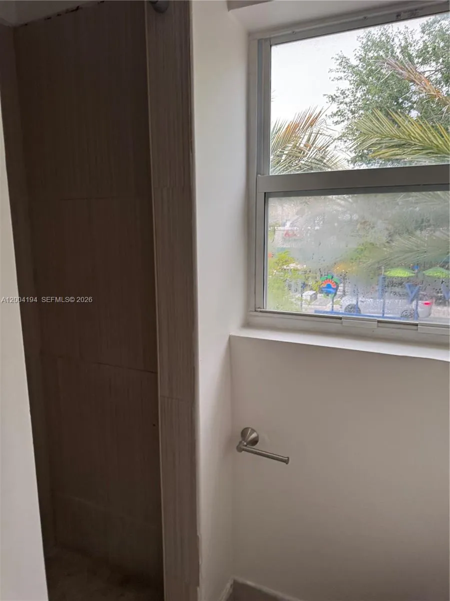 2060 Hollywood Blvd 2, Hollywood, Florida 33020, Hollywood, Florida 33020, 1 Bedroom Bedrooms, ,1 BathroomBathrooms,Residential Lease,For Rent,2060 Hollywood Blvd 2, Hollywood, Florida 33020,A12004194