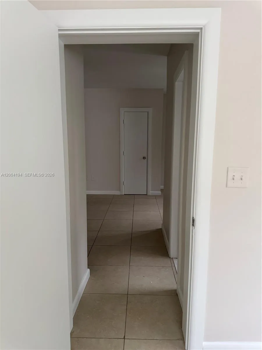 2060 Hollywood Blvd 2, Hollywood, Florida 33020, Hollywood, Florida 33020, 1 Bedroom Bedrooms, ,1 BathroomBathrooms,Residential Lease,For Rent,2060 Hollywood Blvd 2, Hollywood, Florida 33020,A12004194