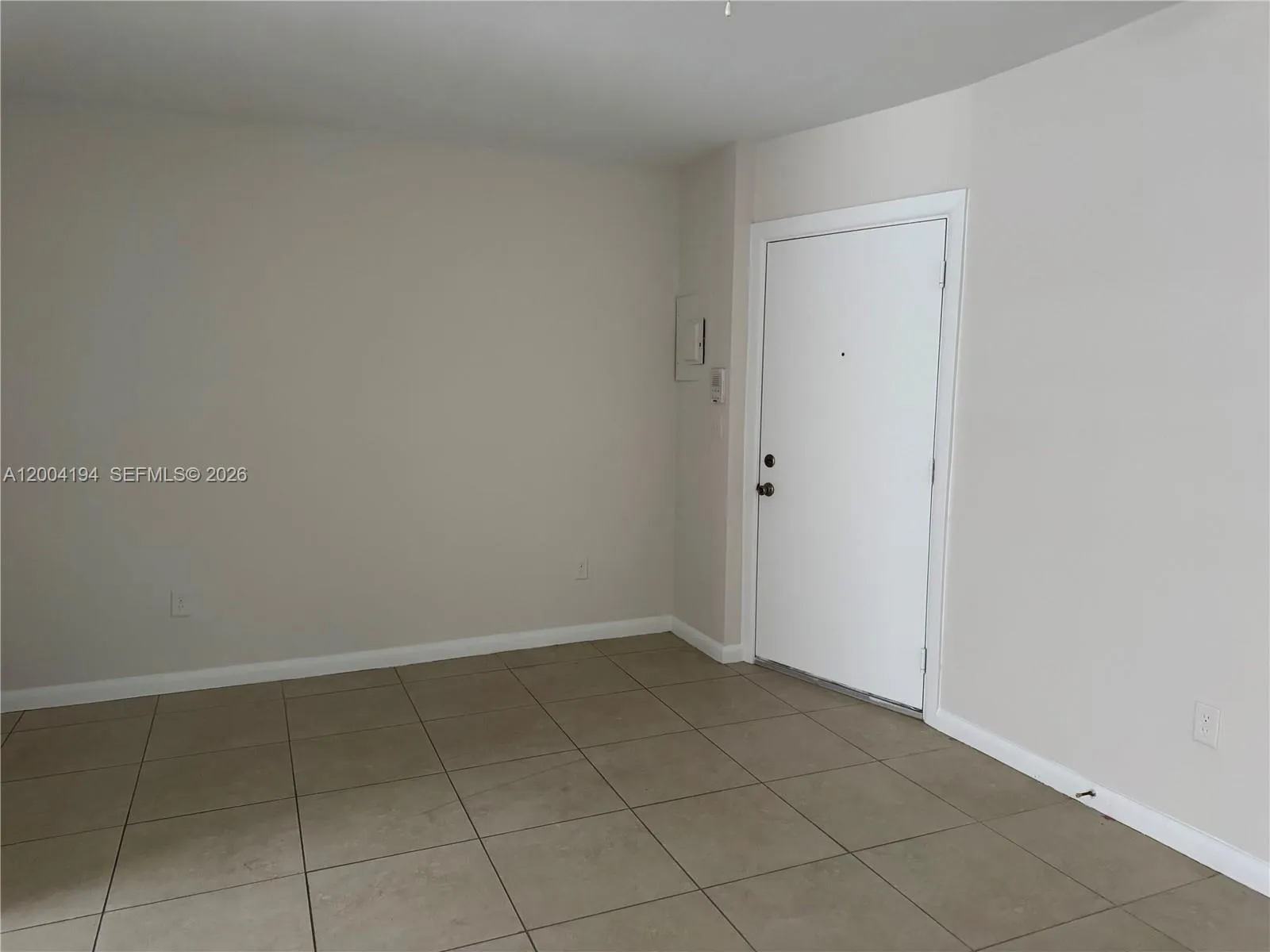 2060 Hollywood Blvd 2, Hollywood, Florida 33020, Hollywood, Florida 33020, 1 Bedroom Bedrooms, ,1 BathroomBathrooms,Residential Lease,For Rent,2060 Hollywood Blvd 2, Hollywood, Florida 33020,A12004194