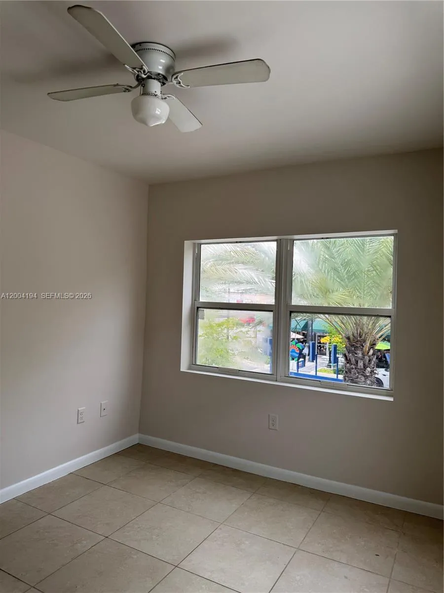2060 Hollywood Blvd 2, Hollywood, Florida 33020, Hollywood, Florida 33020, 1 Bedroom Bedrooms, ,1 BathroomBathrooms,Residential Lease,For Rent,2060 Hollywood Blvd 2, Hollywood, Florida 33020,A12004194
