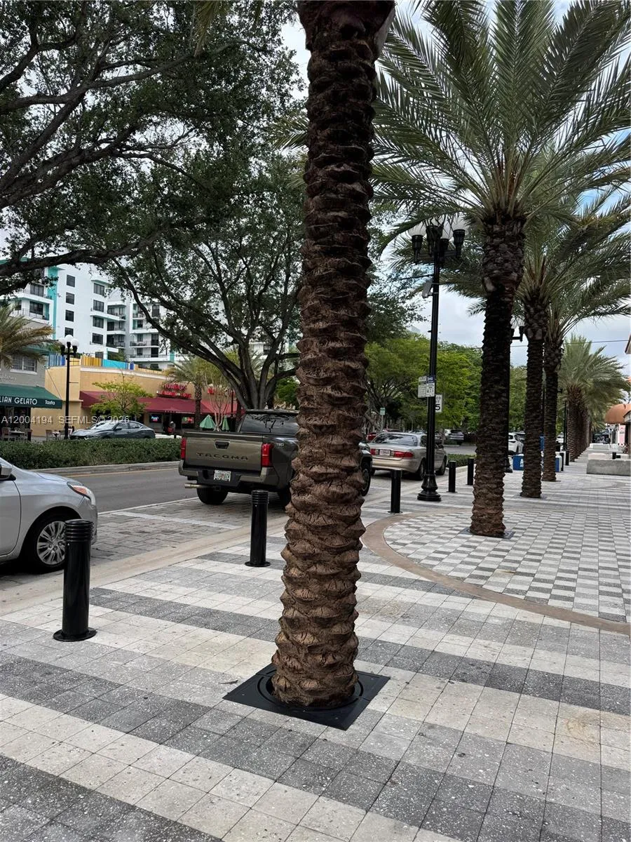 2060 Hollywood Blvd 2, Hollywood, Florida 33020, Hollywood, Florida 33020, 1 Bedroom Bedrooms, ,1 BathroomBathrooms,Residential Lease,For Rent,2060 Hollywood Blvd 2, Hollywood, Florida 33020,A12004194