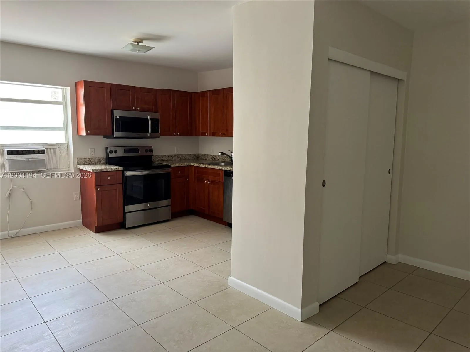 2060 Hollywood Blvd 2, Hollywood, Florida 33020, Hollywood, Florida 33020, 1 Bedroom Bedrooms, ,1 BathroomBathrooms,Residential Lease,For Rent,2060 Hollywood Blvd 2, Hollywood, Florida 33020,A12004194