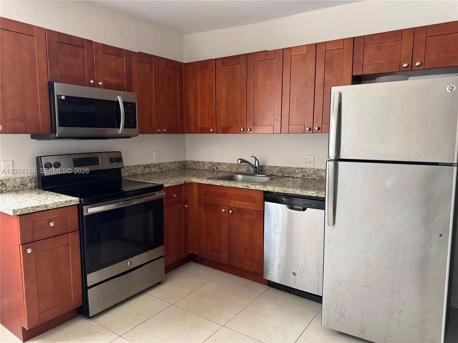 2060 Hollywood Blvd 2, Hollywood, Florida 33020, Hollywood, Florida 33020, 1 Bedroom Bedrooms, ,1 BathroomBathrooms,Residential Lease,For Rent,2060 Hollywood Blvd 2, Hollywood, Florida 33020,A12004194