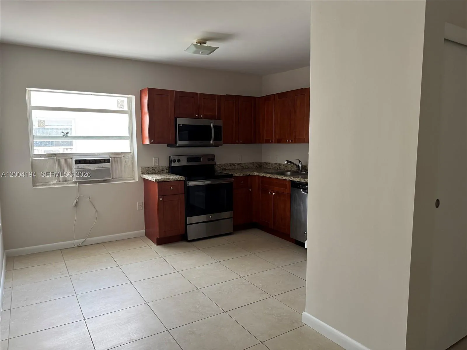 2060 Hollywood Blvd 2, Hollywood, Florida 33020, Hollywood, Florida 33020, 1 Bedroom Bedrooms, ,1 BathroomBathrooms,Residential Lease,For Rent,2060 Hollywood Blvd 2, Hollywood, Florida 33020,A12004194