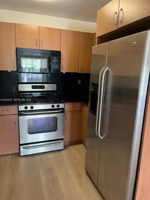 16851 Ne 35th Ave 27, North Miami Beach, Florida 3, North Miami Beach, Florida 33160, 2 Bedrooms Bedrooms, ,1 BathroomBathrooms,Residential Lease,For Rent,16851 Ne 35th Ave 27, North Miami Beach, Florida 3,A12004232