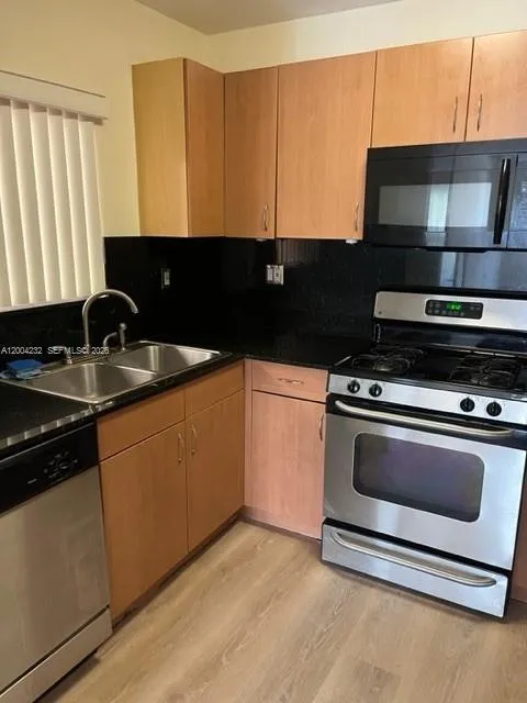 16851 Ne 35th Ave 27, North Miami Beach, Florida 3, North Miami Beach, Florida 33160, 2 Bedrooms Bedrooms, ,1 BathroomBathrooms,Residential Lease,For Rent,16851 Ne 35th Ave 27, North Miami Beach, Florida 3,A12004232