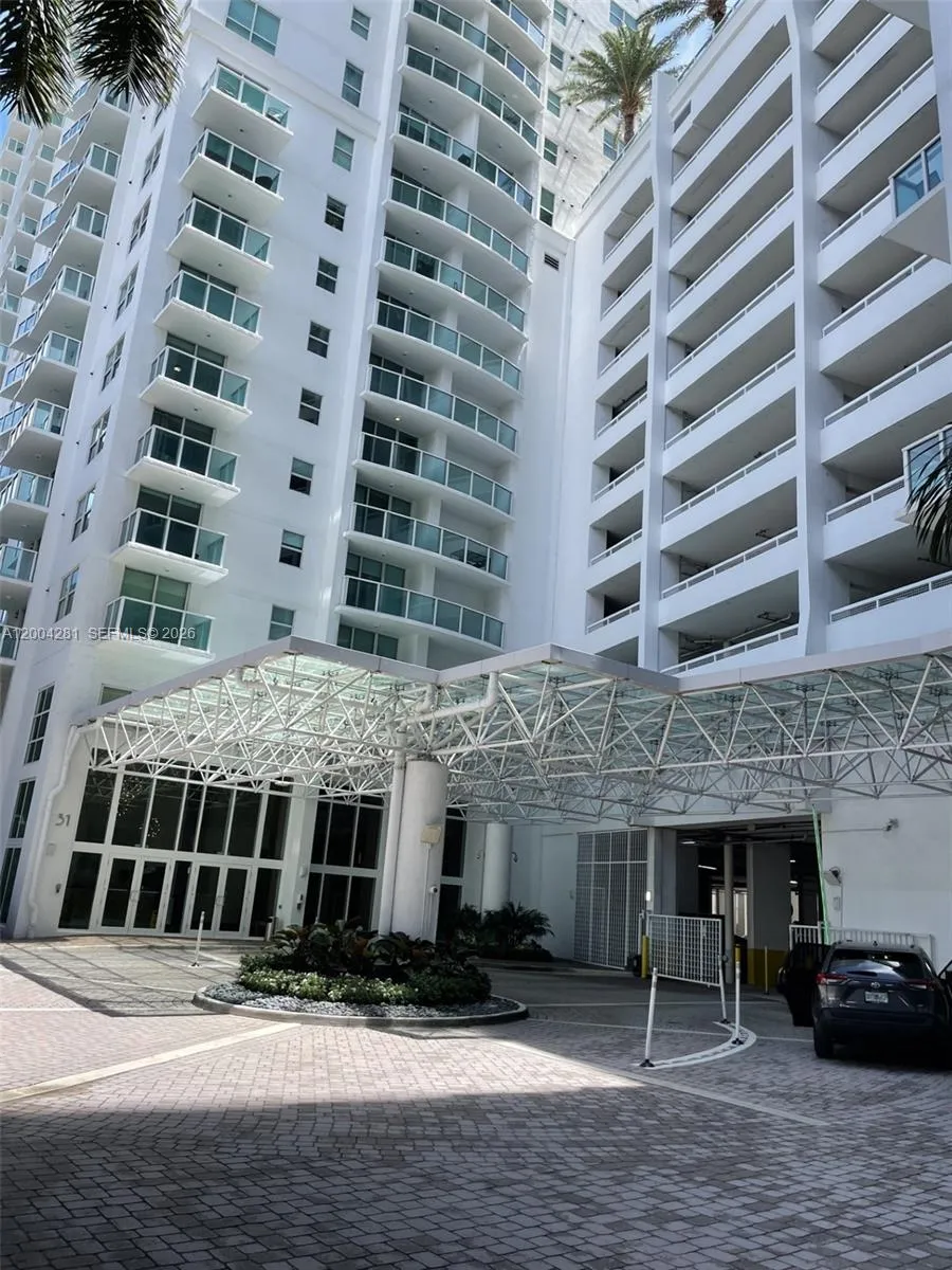 41 Se 5th St 1614, Miami, Florida 33131, Miami, Florida 33131, 1 Bedroom Bedrooms, ,1 BathroomBathrooms,Residential Lease,For Rent,41 Se 5th St 1614, Miami, Florida 33131,A12004281