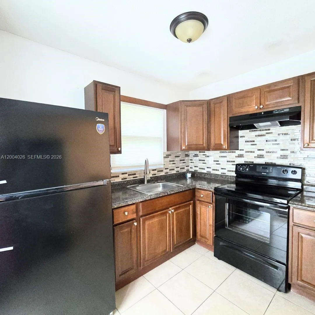2210 Sw 46th Ct 4, Dania Beach, Florida 33312, Dania Beach, Florida 33312, 2 Bedrooms Bedrooms, ,1 BathroomBathrooms,Residential Lease,For Rent,2210 Sw 46th Ct 4, Dania Beach, Florida 33312,A12004026