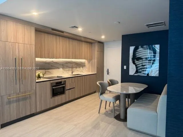 77 Se 5th St 1508, Miami, Florida 33131, Miami, Florida 33131, 1 Bedroom Bedrooms, ,1 BathroomBathrooms,Residential Lease,For Rent,77 Se 5th St 1508, Miami, Florida 33131,A12004283