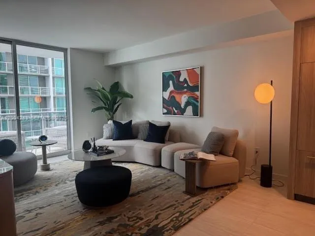 77 Se 5th St 1508, Miami, Florida 33131, Miami, Florida 33131, 1 Bedroom Bedrooms, ,1 BathroomBathrooms,Residential Lease,For Rent,77 Se 5th St 1508, Miami, Florida 33131,A12004283
