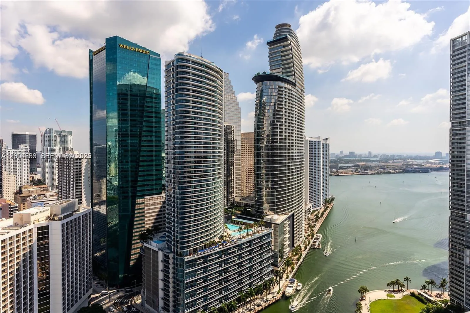 77 Se 5th St 1508, Miami, Florida 33131, Miami, Florida 33131, 1 Bedroom Bedrooms, ,1 BathroomBathrooms,Residential Lease,For Rent,77 Se 5th St 1508, Miami, Florida 33131,A12004283